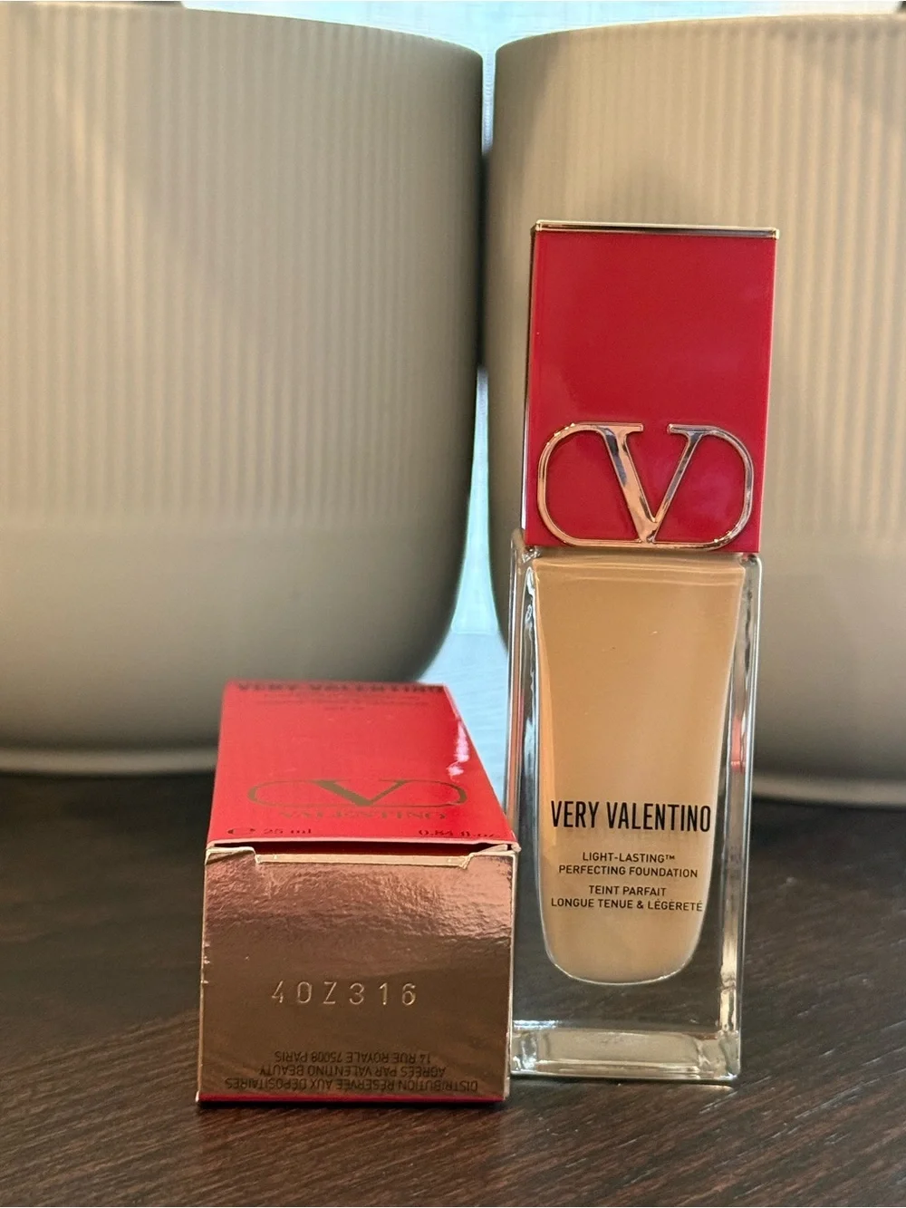 Valentino Light Lasting Perfecting Foundation 25ml – Light Ambra 5 | ✨NIB